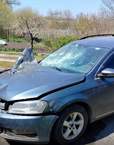 Цивільне авто, по якому вдарив російський дрон, Золочів, 3 травня 2026 року Цивільне авто, по якому вдарив російський дрон, Золочів, 3 травня 2026 року