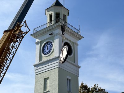 У Полтаві монтують годинник на пожежній каланчі: фоторепортаж У Полтаві монтують годинник на пожежній каланчі: фоторепортаж