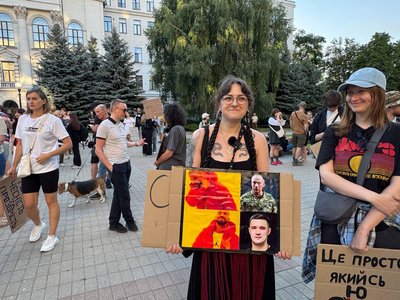"Федоров — міністр МО": у Дніпрі другий день мітингують проти відставки очільника Міноборони "Федоров — міністр МО": у Дніпрі другий день мітингують проти відставки очільника Міноборони