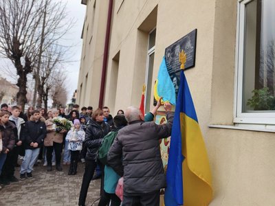 Меморіальна дошка, Підволочиський ліцей, 24 листопада 2025, Тернопільщина Меморіальна дошка, Підволочиський ліцей, 24 листопада 2025, Тернопільщина