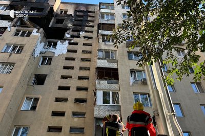 "Дітей знімали з балконів": наслідки удару дронами по Одесі — фото та свідчення очевидців "Дітей знімали з балконів": наслідки удару дронами по Одесі — фото та свідчення очевидців