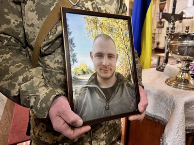 Вважався зниклим безвісти: у Полтаві попрощалися із військовим Владиславом Литвином Вважався зниклим безвісти: у Полтаві попрощалися із військовим Владиславом Литвином