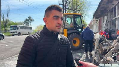Знищені авто й пошкоджені будинки: наслідки влучання у середмісті Дніпра Знищені авто й пошкоджені будинки: наслідки влучання у середмісті Дніпра