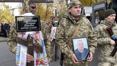 У Полтаві прощаються із чотирма військовими, які загинули на війні з РФ