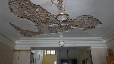 “Несучі стіни садиби удар витримали”: як садиба Сумовських у Сумах витримала обстріли в 1943 та 2025 “Несучі стіни садиби удар витримали”: як садиба Сумовських у Сумах витримала обстріли в 1943 та 2025