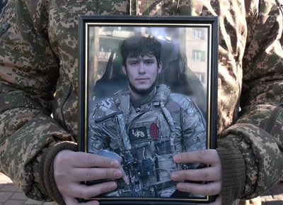 Лучани попрощалися з полеглими на війні Андрієм Серганчуком і Владиславом Петруком Лучани попрощалися з полеглими на війні Андрієм Серганчуком і Владиславом Петруком