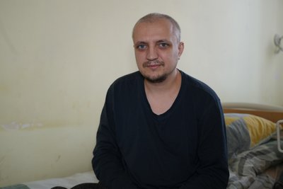 "FPV-дрон прилетів просто до ніг". Що про життя в Костянтинівці розповів евакуйований до Дніпра чоловік "FPV-дрон прилетів просто до ніг". Що про життя в Костянтинівці розповів евакуйований до Дніпра чоловік