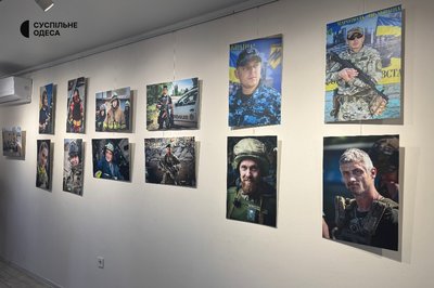 Фотовиставка Бориса Бухмана "Народжені на перемогу" відкриється в Одесі до третьої річниці вторгнення. Фотовиставка Бориса Бухмана "Народжені на перемогу" відкриється в Одесі до третьої річниці вторгнення.