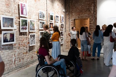 Після евакуації — через VR, музику та фотографію: як мистецькі резиденції зберігають пам'ять громад Донеччини Після евакуації — через VR, музику та фотографію: як мистецькі резиденції зберігають пам'ять громад Донеччини