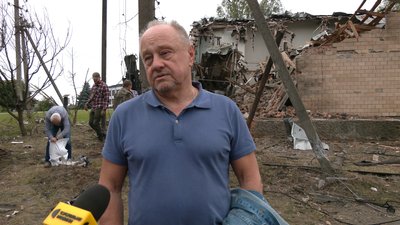 "Курочки, на жаль, загинули": у Чернігові російська ракета влучила у завод "Поліські курчата" "Курочки, на жаль, загинули": у Чернігові російська ракета влучила у завод "Поліські курчата"