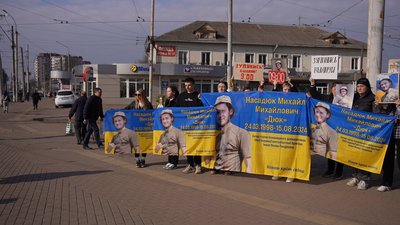 У Вінниці під час хвилини мовчання вшанували пам'ять полеглого Михайла Насадюка У Вінниці під час хвилини мовчання вшанували пам'ять полеглого Михайла Насадюка