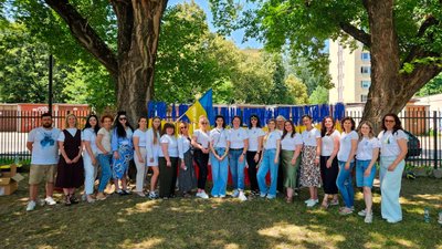 "Це був проєкт на 3 місяці, а вже маємо 3 випуски": у Варшаві працює школа для українських дітей, яку очолює чернігівка "Це був проєкт на 3 місяці, а вже маємо 3 випуски": у Варшаві працює школа для українських дітей, яку очолює чернігівка