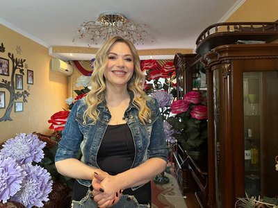 "Якщо я фея квітів, то мушу феячити": черкащанка виготовляє світильники у вигляді квітів