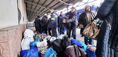евакуаційний потяг з донеччини у чернівцях евакуаційний потяг з донеччини у чернівцях