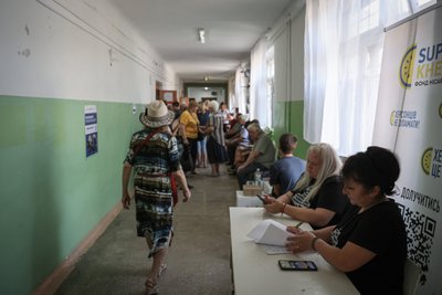 Евакуація у Херсоні: як мешканці мікрорайону Корабел облаштовуються у тимчасових притулках Евакуація у Херсоні: як мешканці мікрорайону Корабел облаштовуються у тимчасових притулках