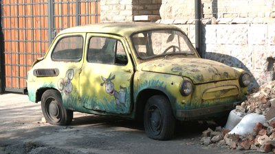 Запорожець та велосипед на 15 людей: у музеї на Рівненщині розповіли про нові експонати з Донеччини Запорожець та велосипед на 15 людей: у музеї на Рівненщині розповіли про нові експонати з Донеччини
