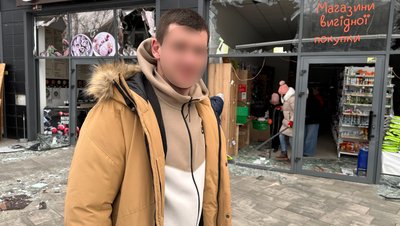 Директор магазину Євген Директор магазину Євген