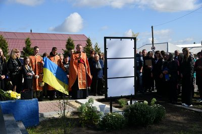 на тернопільщині відкрили й освятили стенд захисникуроману гармашу до річниці його загибелі на тернопільщині відкрили й освятили стенд захисникуроману гармашу до річниці його загибелі
