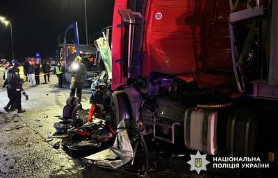 ДТП за участі чотирьох авто на Рівненщині. Травмовані троє людей ДТП за участі чотирьох авто на Рівненщині. Травмовані троє людей