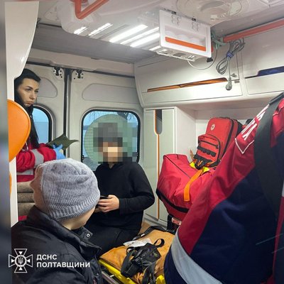 Ледь не потонули: у Кременчуці під кригу провалились двоє хлопчиків Ледь не потонули: у Кременчуці під кригу провалились двоє хлопчиків