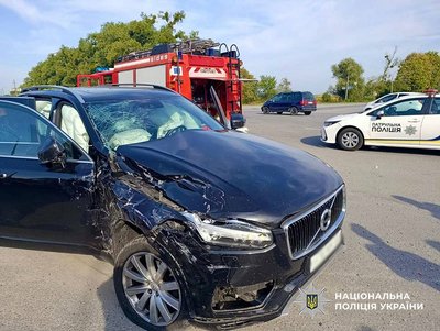 ДТП на Житомирщині: рейсовий мікроавтобус зіткнувся з кросовером, є загибли ДТП на Житомирщині: рейсовий мікроавтобус зіткнувся з кросовером, є загибли