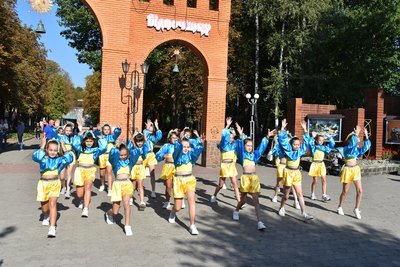 У Звягелі на благодійному ярмарку зібрали понад 100 тисяч гривень на допомогу ЗСУ У Звягелі на благодійному ярмарку зібрали понад 100 тисяч гривень на допомогу ЗСУ