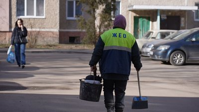 Понад 40 років дбає про чистоту дворів: історія комунальниці з Вінниці Понад 40 років дбає про чистоту дворів: історія комунальниці з Вінниці