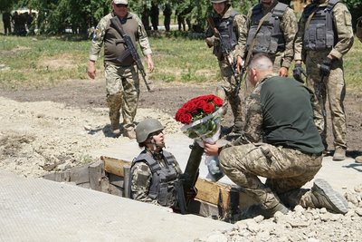 "Найміцніший бронежилет — це любов": на Хмельниччині курсант освідчився на полігоні "Найміцніший бронежилет — це любов": на Хмельниччині курсант освідчився на полігоні