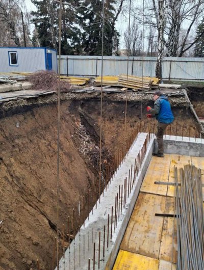 Будівництво підземної школи Будівництво підземної школи