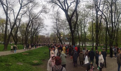 Сотні вірян у чергах: в Одесі святкують Великдень Сотні вірян у чергах: в Одесі святкують Великдень