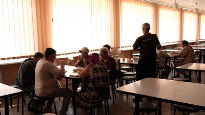 Тимчасовий пункт розміщення потяг евакуація люди Волинь обстріли Покровськ Донецька область Тимчасовий пункт розміщення потяг евакуація люди Волинь обстріли Покровськ Донецька область