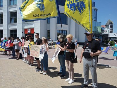 "Ми долаємо тисячі кілометрів задля рідних": у Хмельницькому відбулася акція на підтримку військовополонених "Ми долаємо тисячі кілометрів задля рідних": у Хмельницькому відбулася акція на підтримку військовополонених