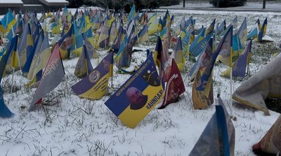 "Час не лікує". У Павлограді на Дніпропетровщині матері загиблих бійців встановили ялинку пам’яті "Час не лікує". У Павлограді на Дніпропетровщині матері загиблих бійців встановили ялинку пам’яті
