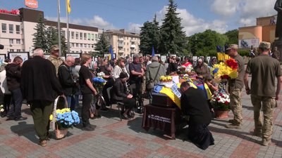 "Він до останнього вірив в перемогу": з військовим Михайлом Рудим попрощалися у Рівному "Він до останнього вірив в перемогу": з військовим Михайлом Рудим попрощалися у Рівному