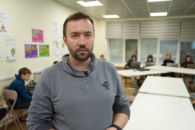 "Навчаємося без блекаутів". У ліцеї на Дніпропетровщині встановили сонячні панелі й акумулятори