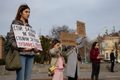 У Полтаві влаштували акцію нагадування про хвилину мовчання У Полтаві влаштували акцію нагадування про хвилину мовчання