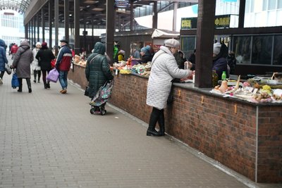 “Додали 50-60% вартості помідори”: як змінилися ціни пісного кошика на Сумщині за рік