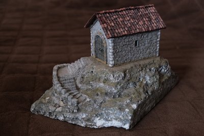 “Найменша деталь має пів міліметра”. Як чернівчанин робить мініатюри старих будівель