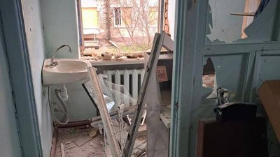 Є поранені та руйнування: війська РФ обстріляли лікарню в Семенівці на Чернігівщині Є поранені та руйнування: війська РФ обстріляли лікарню в Семенівці на Чернігівщині