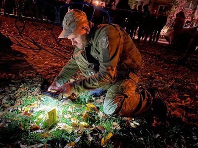 У Рівному чоловік кинув гранату на дитмайданчик. Є травмовані, серед них — дитина У Рівному чоловік кинув гранату на дитмайданчик. Є травмовані, серед них — дитина
