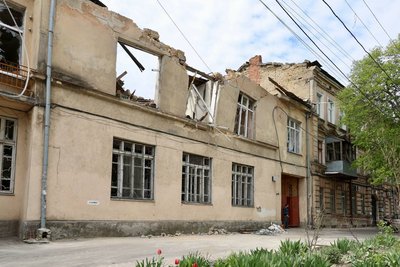 РФ у кілька хвиль атакувала Одесу дронами: пошкоджено будинки й дитсадок, є постраждалі. Хроніка 1527-го дня війни