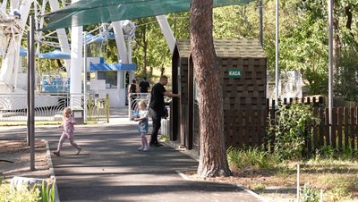 Її просто "коники" називають: як у парку Черкас з'явився дитячий атракціон Її просто "коники" називають: як у парку Черкас з'явився дитячий атракціон