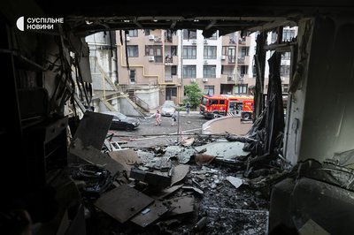 "Рятувальники спускались разом з нами в укриття": кияни розповіли про нічну атаку РФ "Рятувальники спускались разом з нами в укриття": кияни розповіли про нічну атаку РФ