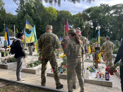 В Ужгороді вшанували пам’ять полеглих захисників і захисниць України В Ужгороді вшанували пам’ять полеглих захисників і захисниць України