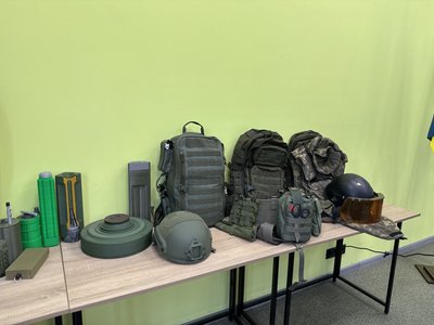 Стріляють у тирі та керують дронами: як у Полтаві викладають оновлений «Захист України» Стріляють у тирі та керують дронами: як у Полтаві викладають оновлений «Захист України»
