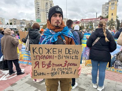 Звільнений з полону військовослужбовець Валентин Полянський доєднався до акції, аби підтримати своїх побратимів, 3 жовтня 2025 року, Хмельницький