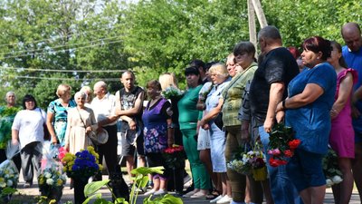 "Нагадує про ціну свободи": у громаді на Кіровоградщині відкрили Алею слави "Нагадує про ціну свободи": у громаді на Кіровоградщині відкрили Алею слави