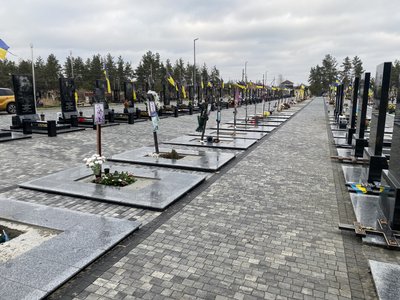 "Ця алея на своєму місці": що у Полтавській ТГ зробили для вшанування воїнів "Ця алея на своєму місці": що у Полтавській ТГ зробили для вшанування воїнів