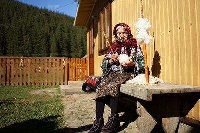 Як живе 90-річна довгожителька з Буковини Євдокія Маковій Як живе 90-річна довгожителька з Буковини Євдокія Маковій