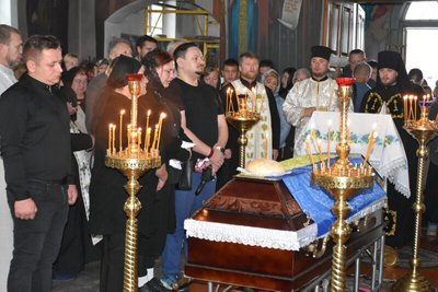 В Луцькій громаді попрощалися з загиблим на Донеччині бійцем Миколою Черновим В Луцькій громаді попрощалися з загиблим на Донеччині бійцем Миколою Черновим